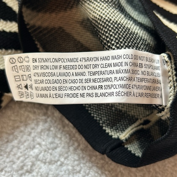 Forever 21 Body-Con Geometric Dress NWOT - Black and Tan, Size Medium - Picture 9 of 10